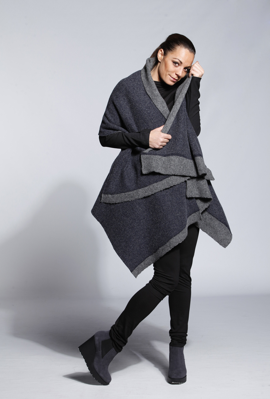 DARK BLUE WOOL PONCHO DARK BLUE WOOL PONCHO